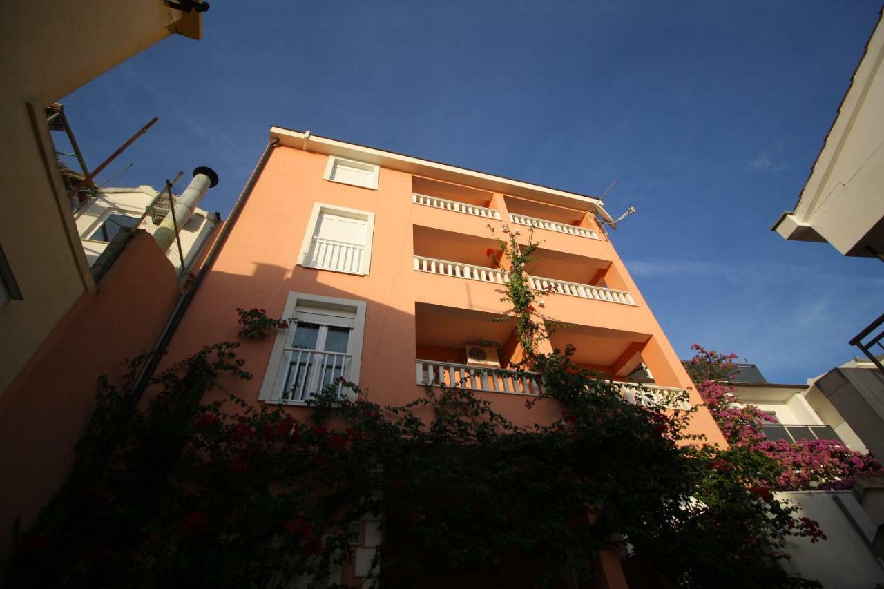 Apartments Knezovic Gradac  Extérieur photo