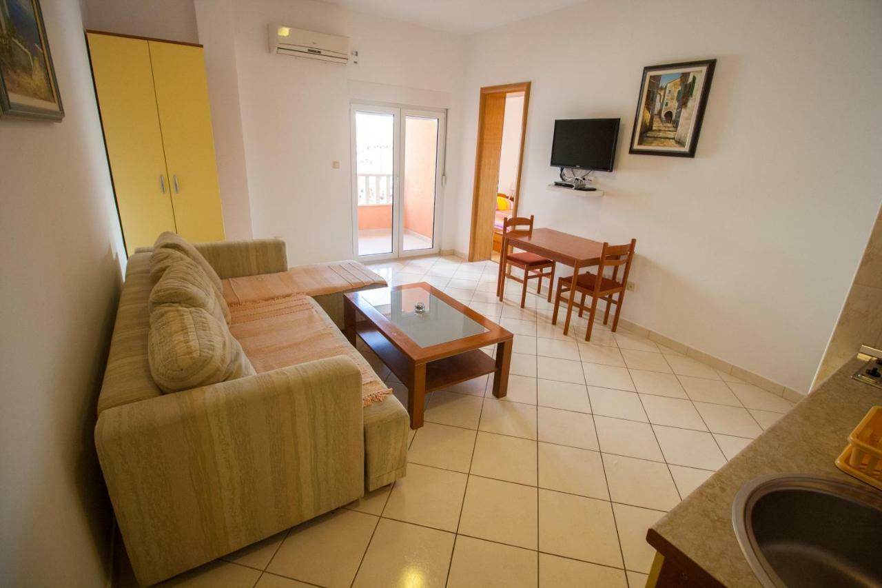 Apartments Knezovic Gradac  Extérieur photo