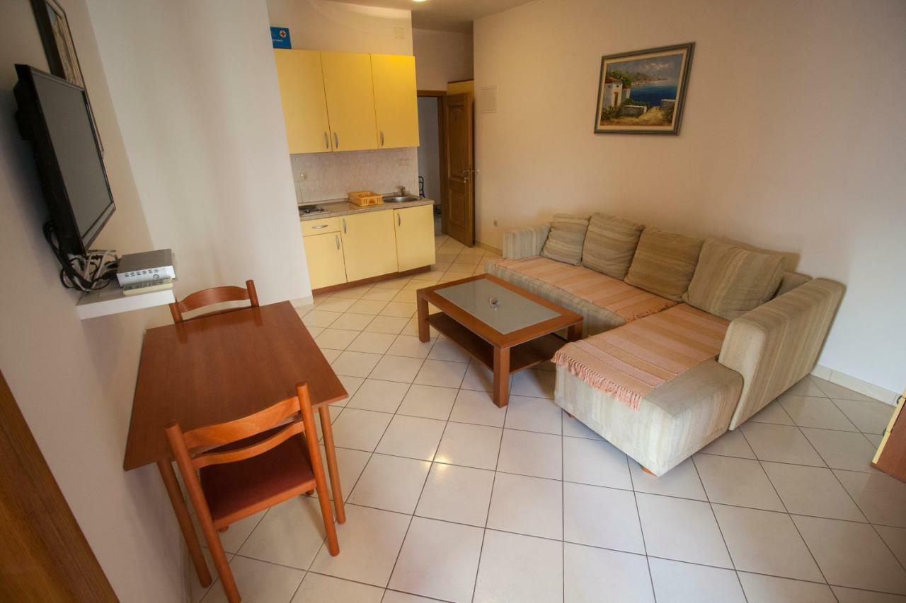 Apartments Knezovic Gradac  Extérieur photo