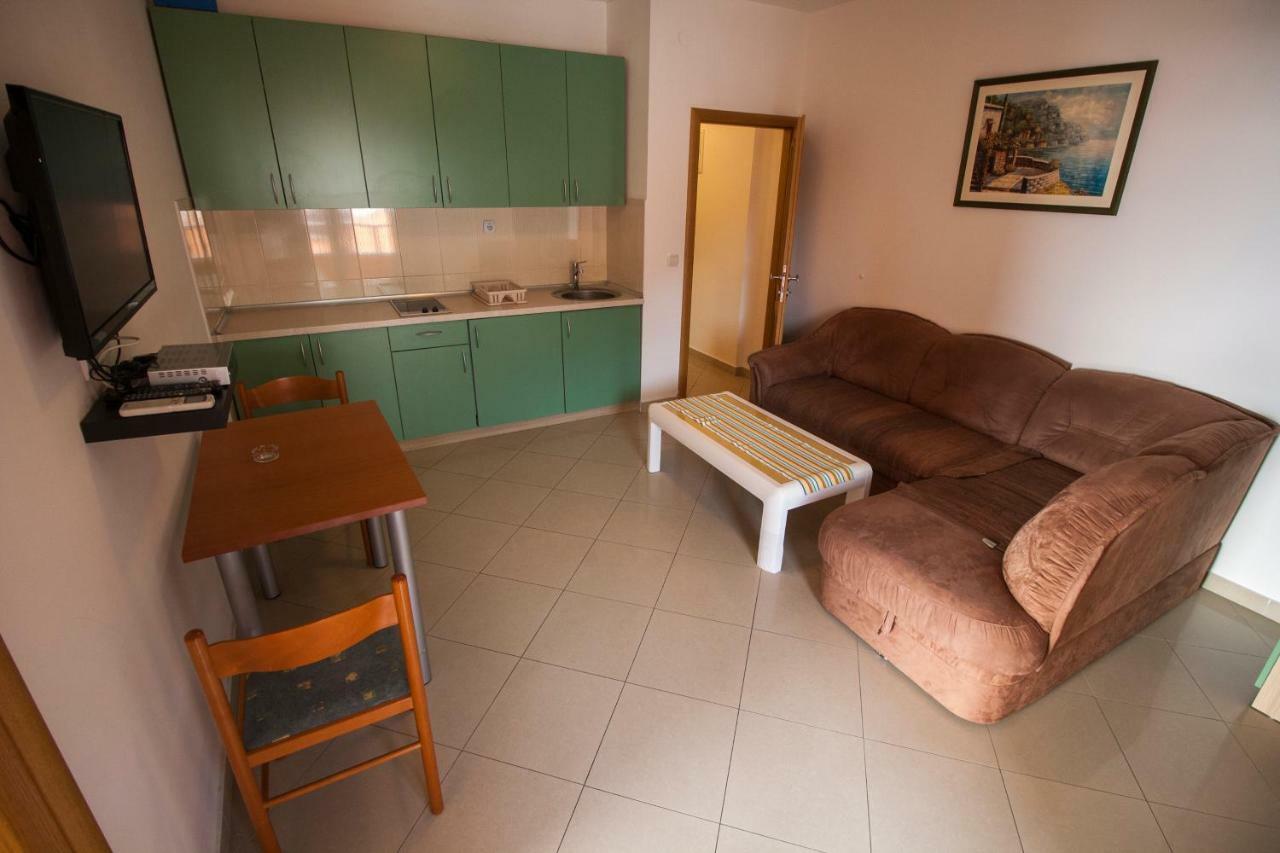 Apartments Knezovic Gradac  Extérieur photo
