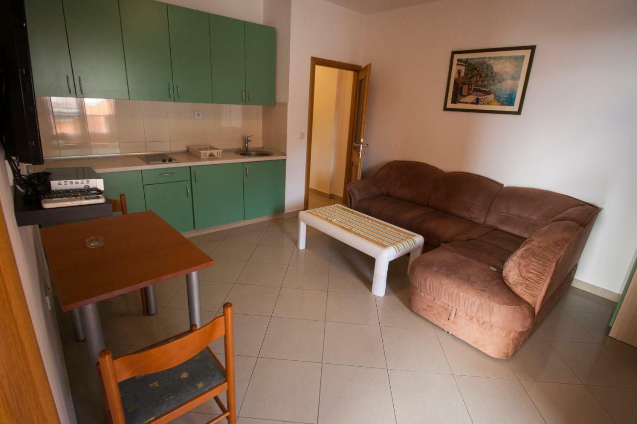 Apartments Knezovic Gradac  Extérieur photo